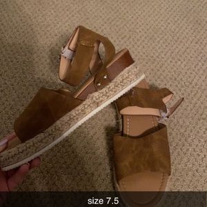 brown platform sandals/ size 7.5